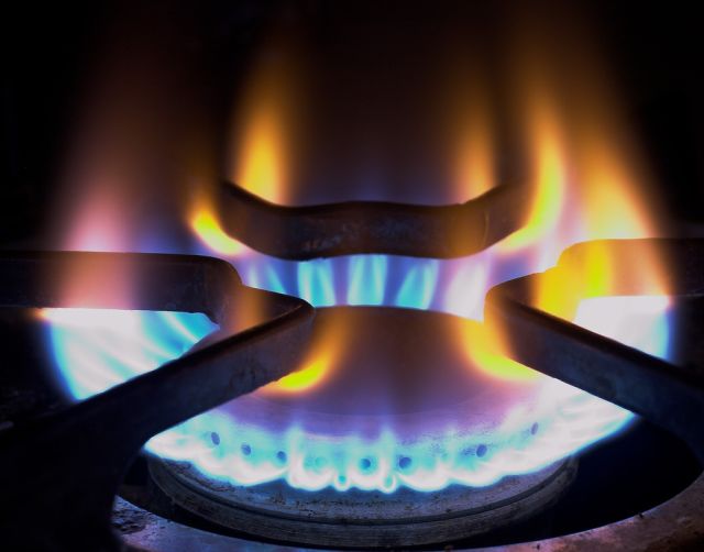 Guvernul analizează posibilitatea majorării preţului la gaze pentru populaţie