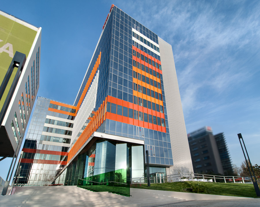Nouă lovitură marca Papalekas: A cumpărat noul sediu Orange, după ce i-a atras pe Vodafone şi Telekom