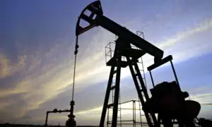 Preţul petrolului se prăbuşeşte! Cotaţia, la minimul ultimilor 4 ani