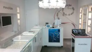 Pandora continuă extinderea şi în 2015