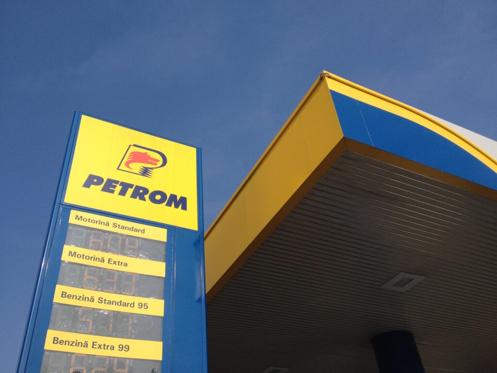 Petrom: Profit net în scădere cu 34%. „Ne revizuim planul de investiţii pe 2015”