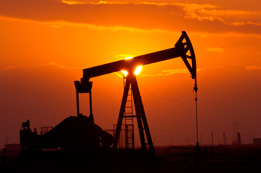 Guvernul ar putea impune un nou impozit companiilor de petrol și gaze