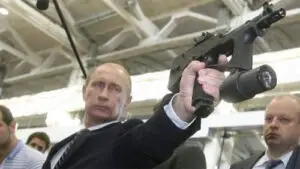 Pregătiri de război! Rusia îşi schimbă docrina militară. NATO cere sporirea cheltuielilor militare