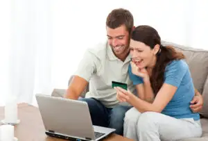 Românii, tot mai interesaţi de cumpărăturile online