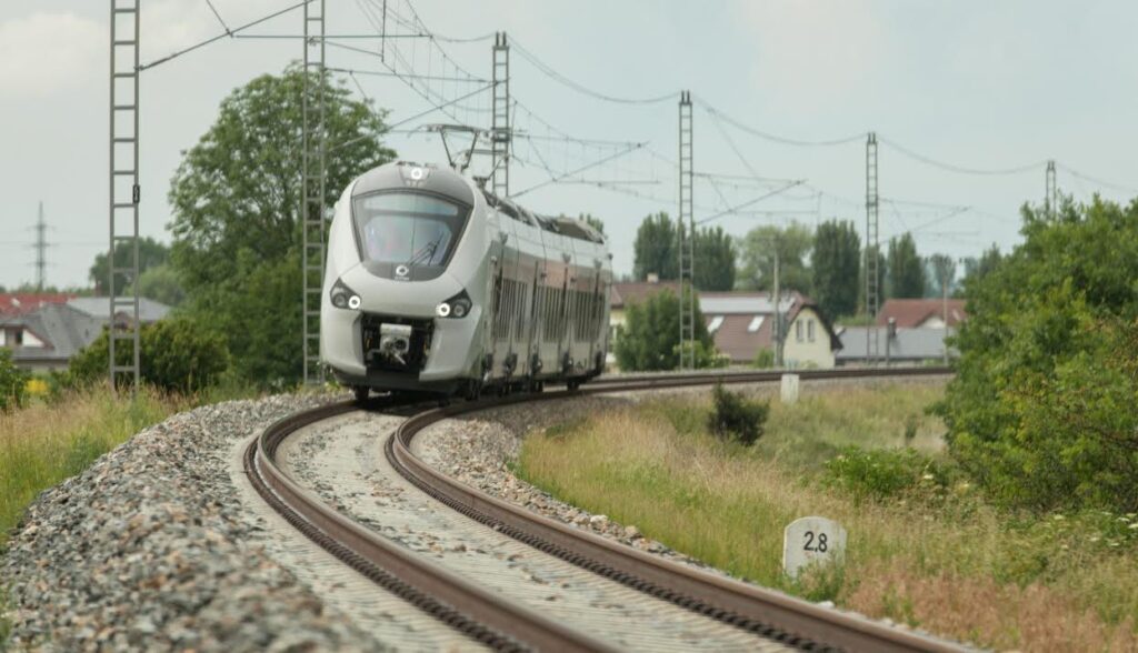Trenurile circulă din nou pe magistrala București – Timișoara