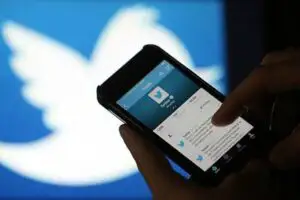 Junk! Twitter își continuă declinul!