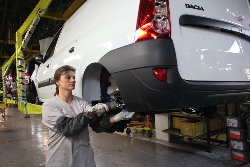 Veşti îngrijorătoare pentru Dacia Mioveni. Fabrica din Maroc şi-a dublat exporturile anul trecut