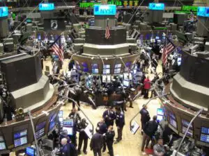 Evoluții financiar-bancare și bursiere