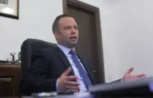 DESTĂINUIRILE noului REGE al ASFATULUI