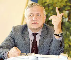 ANAF suspendă deciziile privind CASS pentru copii şi persoanele care au avut venituri sub salariul minim în 2012
