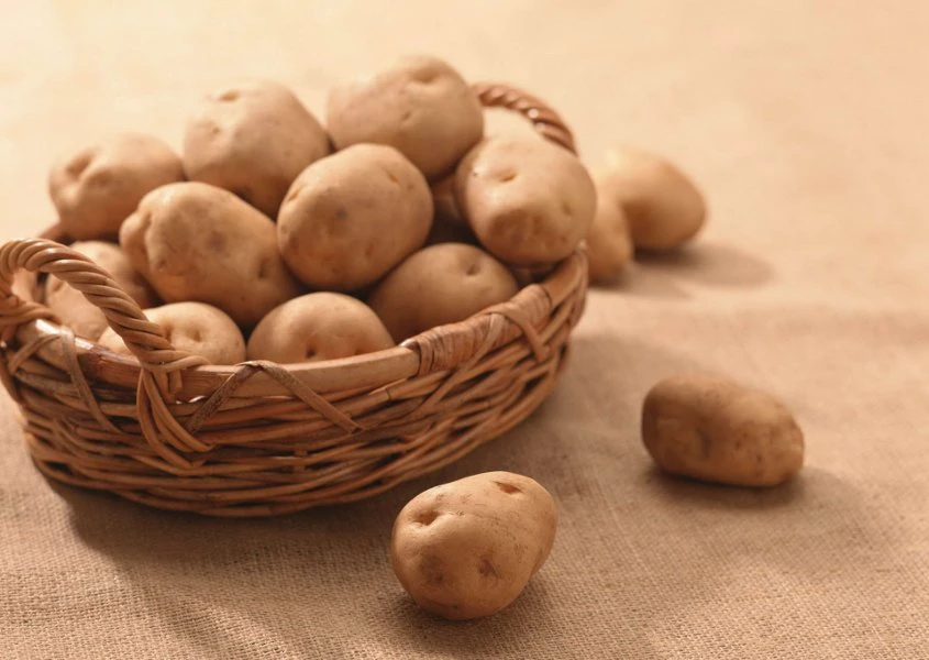 Cartoful, temelia alimentaţiei românilor