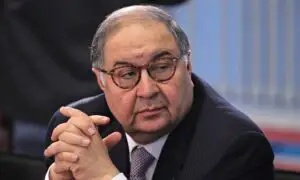 Un rus dă 4,7 milioane de dolari pe o medalie de Nobel, doar pentru a o înapoia proprietarului
