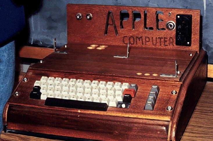Calculator Apple 1, vândut pentru 365.000 de dolari