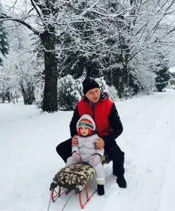 FOTO INEDIT: Băsescu cu nepoata la săniuş