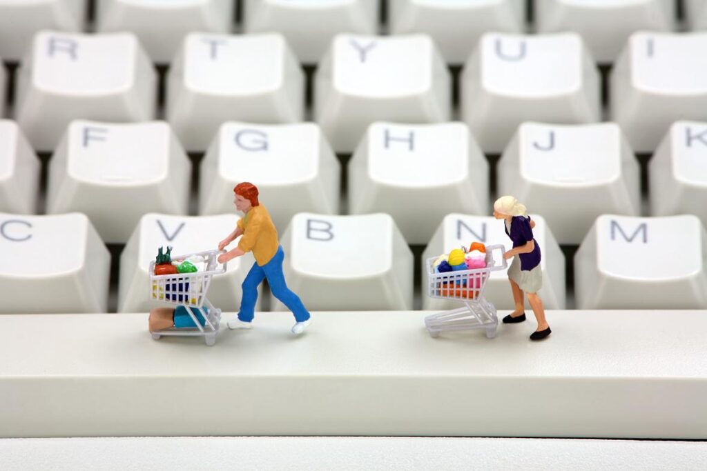 STUDIU: Românii cumpără produse la recomandarea blogurilor pe care le citesc