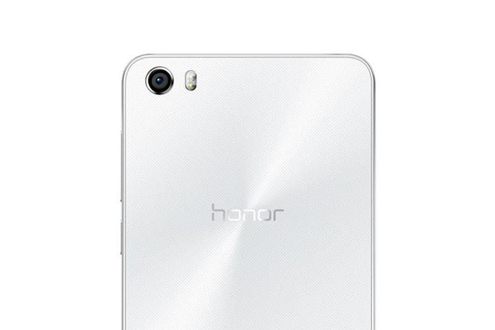 Huawei lansează un smartphone rival pentru iPhone 6