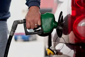 ȚARA în care BENZINA  e mai ieftină ca APA