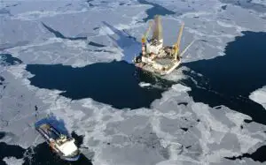 Rusia ar putea reduce producţia de petrol anul viitor, din cauza dificultăţilor economice