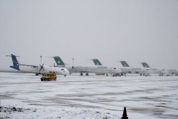 Traficul aerian pe aeroporturile bucureştene: Unele zboruri pot înregistra întârzieri de aproximativ o oră la decolare