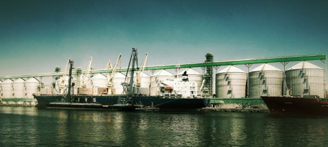 Chinezii au cumpărat cel mai mare terminal de export de cereale din portul Constanţa