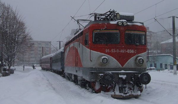 COD ROŞU: 40 de trenuri anulate, din cauza ninsorii şi a viscolului