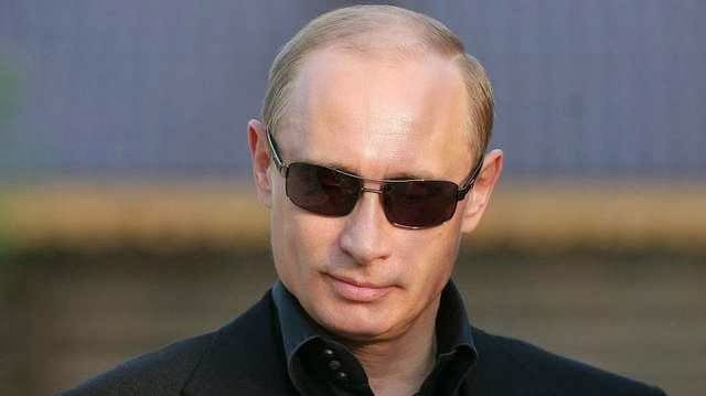Vladimir Putin, acuzat că le-a construit vile prietenilor săi pe bani publici