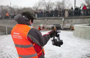 PREMIERĂ: O televiziune a obţinut autorizaţia de a testa dronele în scopuri jurnalistice