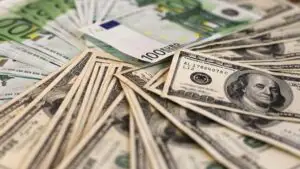 Euro se prăbușește! Şi leul cade! A sarit de 4,50 pe interbancar