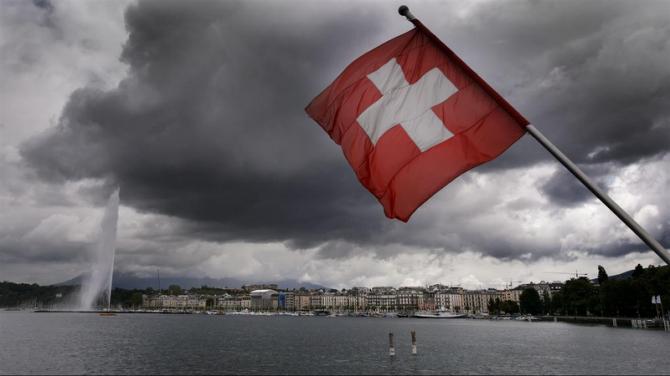 Francul a tras în jos economia Elveţiei