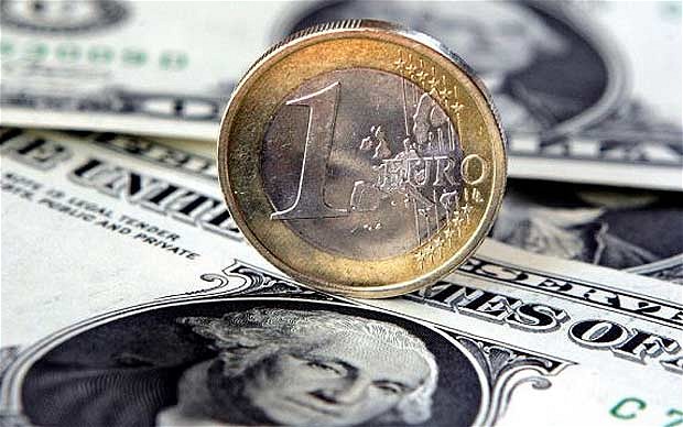 Moneda euro a căzut sub 1.1747 dolari, rata la care a fost evaluată atunci când a fost lansată în 1999