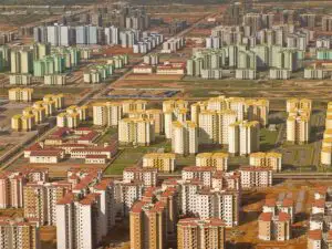Şi-au croit drumul spre supremaţia economică prin oraşe fantomă de 6,8 trilioane de dolari