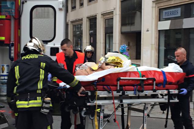 ATAC TERORIST la Paris! 12 persoane au fost ucise în redacția unui ziar de satiră