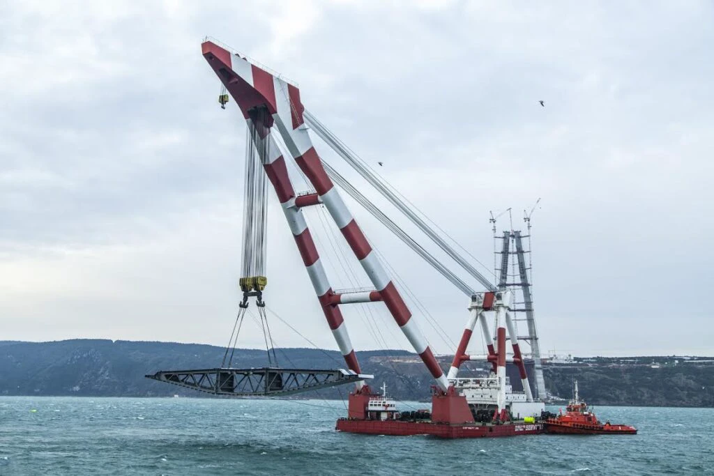 O companie românească participă la ridicarea celui mai mare pod rutier suspendat din lume
