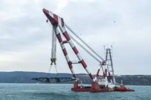 O companie românească participă la ridicarea celui mai mare pod rutier suspendat din lume