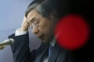 JAPONIA în DIFICULTATE! PRĂBUŞIREA preţurilor petrolului ATACĂ Banca Centrală