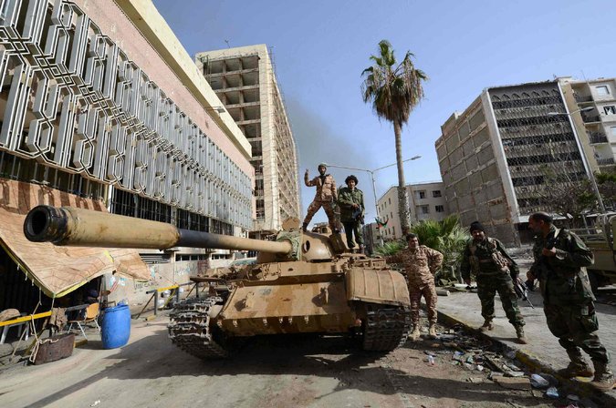 CRIZĂ ÎN LIBIA! Rebelii AU OCUPAT o filială a Băncii Centrale în care se află 100 DE MILIARDE de dolari