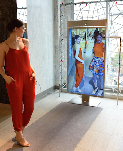 Neiman Marcus doreşte să revoluţioneze shoppingul de haine cu o oglindă digitală