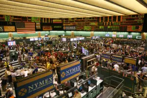 Evoluții financiar-bancare și bursiere – Preţul petrolului continuă să scadă