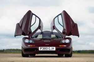 Mr. Bean își vinde McLaren-ul F1 pentru o sumă record