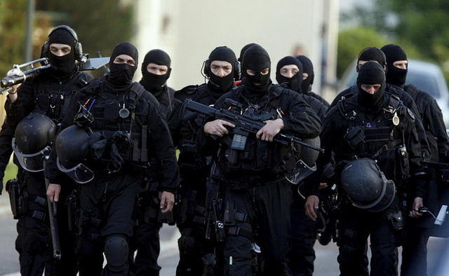 Forţele de ordine răscolesc Franţa. Imagini care te lasă fără cuvinte