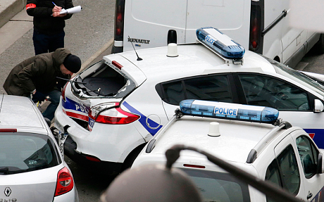 Schimb de focuri în sudul Parisului. Doi poliţişti răniţi, dintre care unul în stare gravă