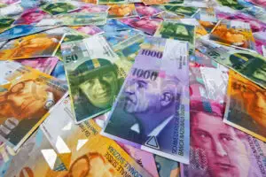 Francul, în scădere. Banca Națională a Elveției ar fi implicată