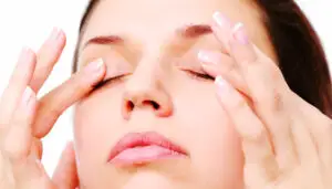 Exerciţii recomandate la birou pentru ochi obosiţi