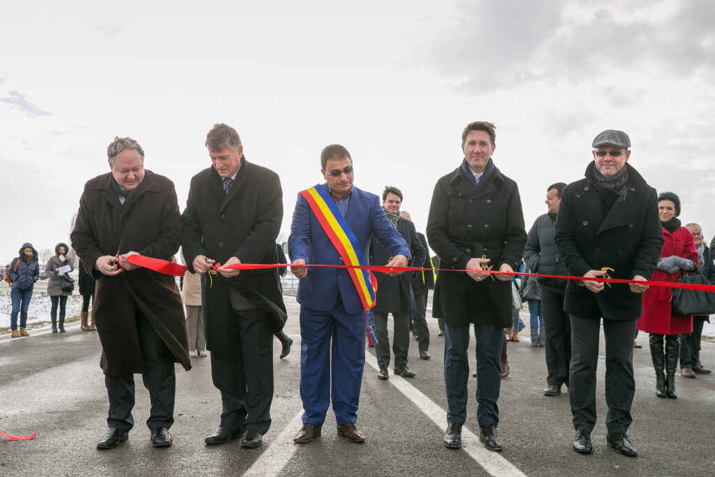 Belgienii care au donat 4 km de drum autorităţilor române
