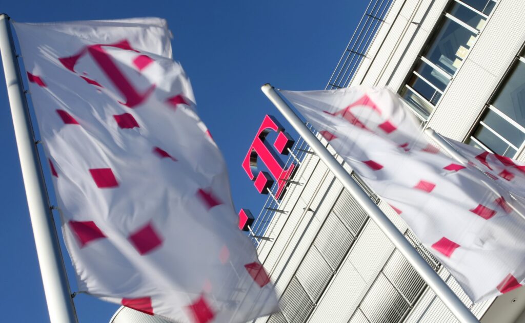 Deutsche Telekom negociază vânzarea diviziei sale mobile din SUA cu Comcast