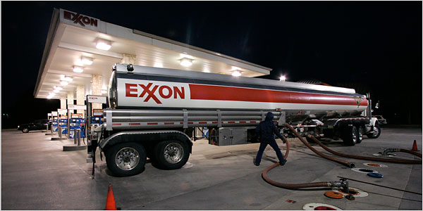 REVISTA PRESEI INTERNAȚIONALE – PRĂBUŞIREA preţului petrolului provoacă PIERDERI marilor companii
