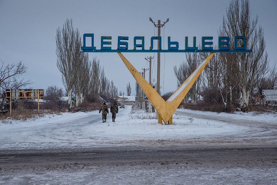 Lupte GRELE în estul Ucrainei! Separatiştii au CAPTURAT oraşul-cheie Debaltseve. NATO: Alianţa nu caută CONFRUNTAREA cu Rusia!
