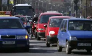Peste un milion de maşini care circulă în ţară sunt mai vechi de 20 de ani