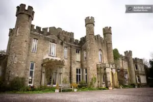 Parteneriat Airbnb și Deutsche Telekom sau cum poţi să locuieşti într-un castel când mergi în vacanţă