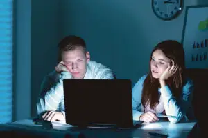 Eroii muncii capitaliste. Ei lucrează când restul se relaxează
